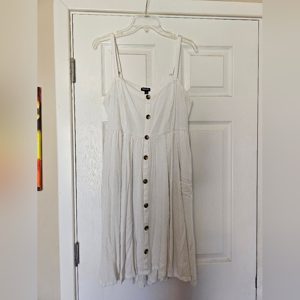 Cute Torrid white dress with pockets! Size 0